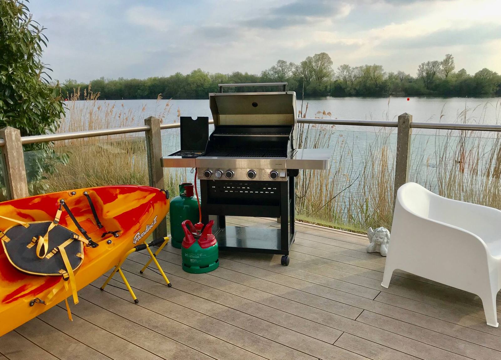 The deck with barbecue and kayaks